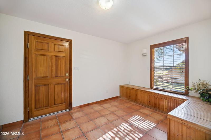 48-web-or-mls-7496-s-linda-lou-rd