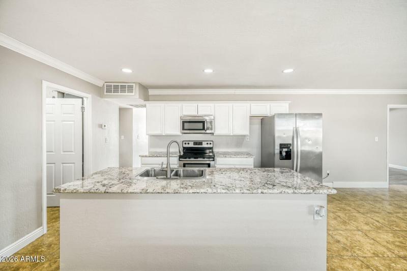 5548 W Belmont Ave - Web Quality - 008 -