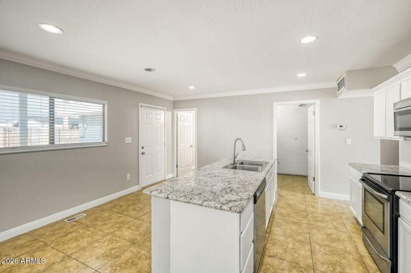 5548 W Belmont Ave - Web Quality - 010 -