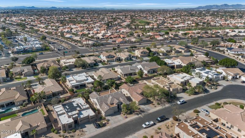 Close to golf and dining