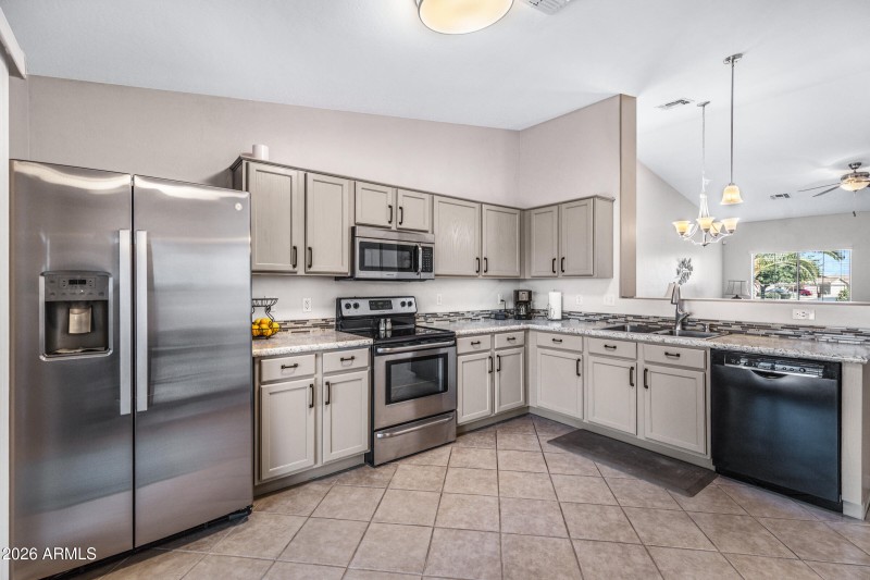 30528 N Sunray Dr-10