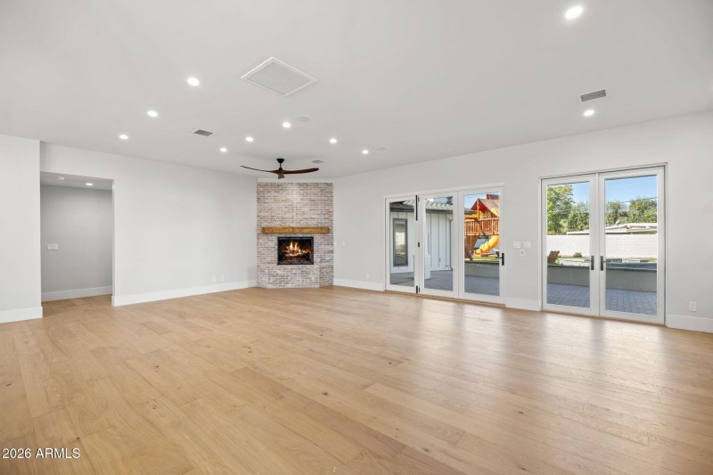 10-web-or-mls-4030-n-54th-pl