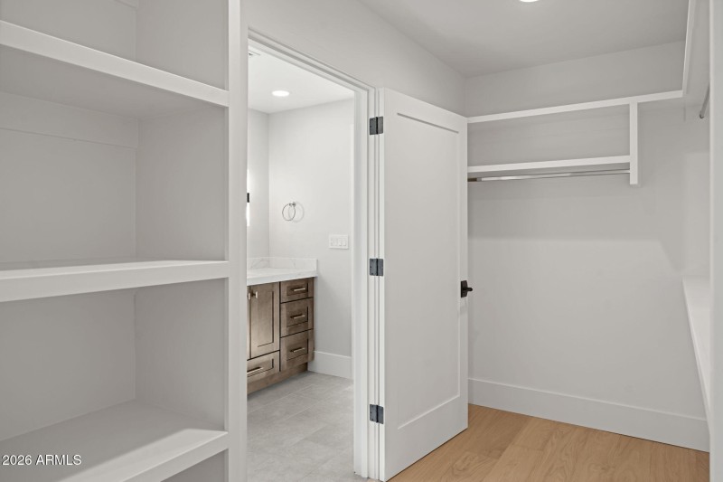 39-web-or-mls-4030-n-54th-pl