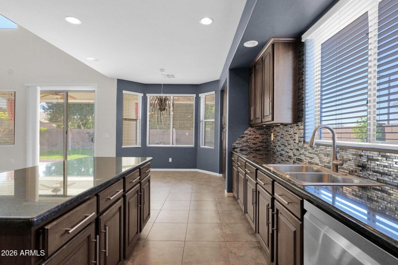 11 Kitchen + Eat-In Kitchen