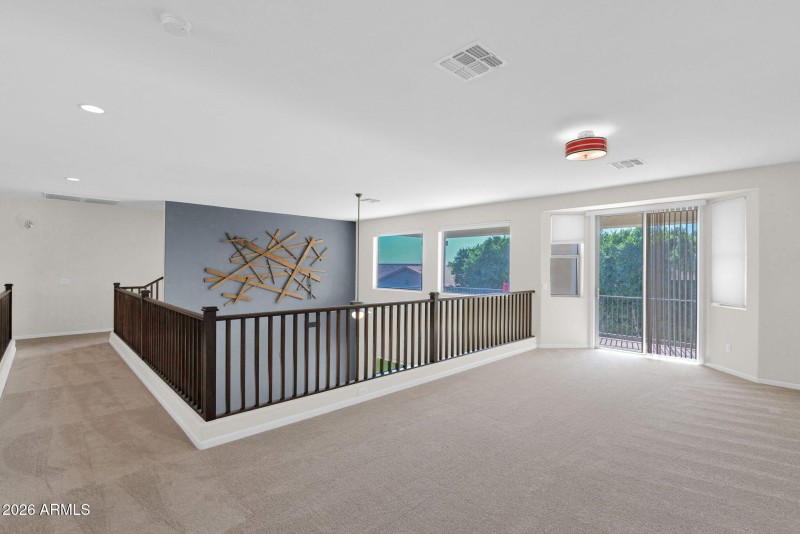 32 Loft Space 2 w: Balcony Access