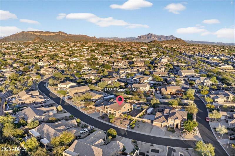 01-7855 E Kenwood St_RedHogMedia