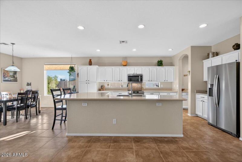 15-7855 E Kenwood St_RedHogMedia