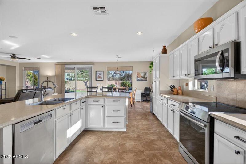 19-7855 E Kenwood St_RedHogMedia