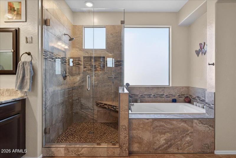 30-7855 E Kenwood St_RedHogMedia