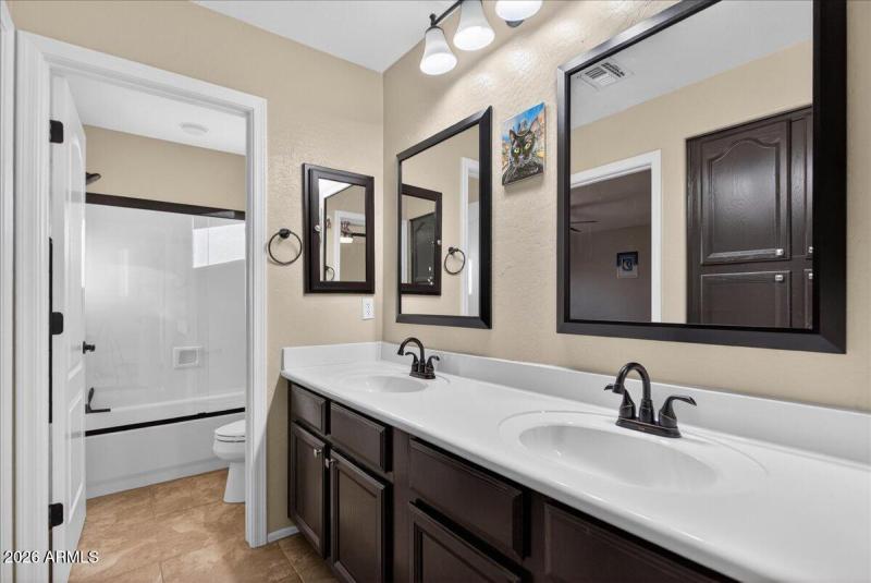 40-7855 E Kenwood St_RedHogMedia