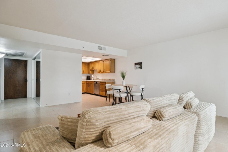 4-web-or-mls-7950-e-camelback-rd-bldg-28