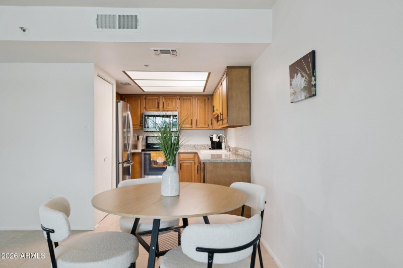 5-web-or-mls-7950-e-camelback-rd-bldg-28