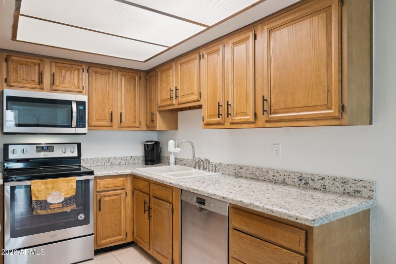 6-web-or-mls-7950-e-camelback-rd-bldg-28