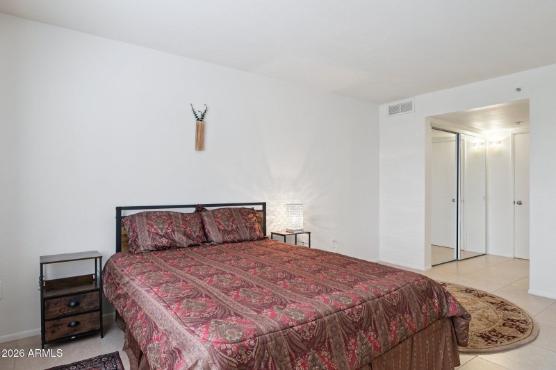 9-web-or-mls-7950-e-camelback-rd-bldg-28