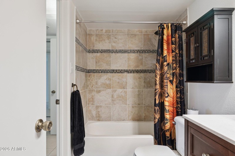 11-web-or-mls-7950-e-camelback-rd-bldg-2