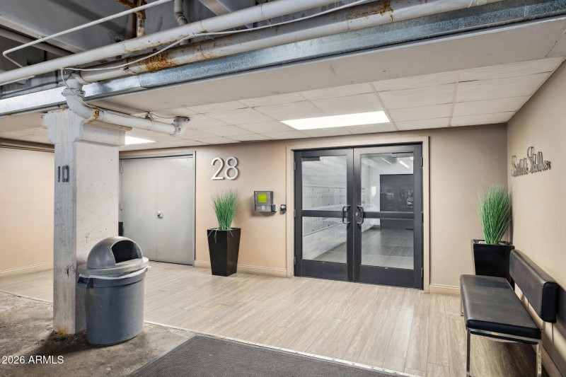 16-web-or-mls-7950-e-camelback-rd-bldg-2