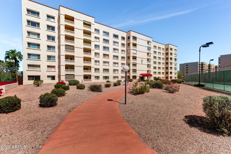 24-web-or-mls-7950-e-camelback-rd-bldg-2