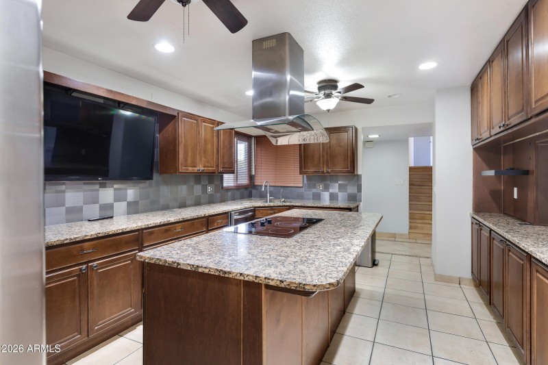 1627 E Fremont Dr-11