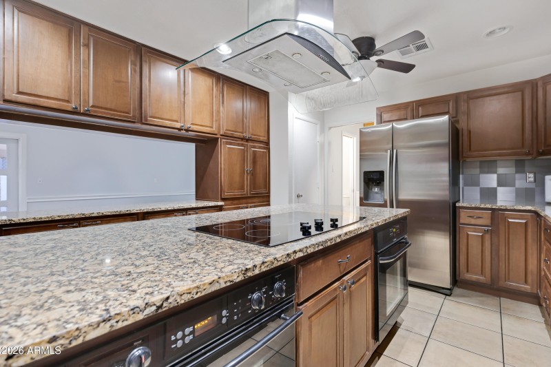 1627 E Fremont Dr-13