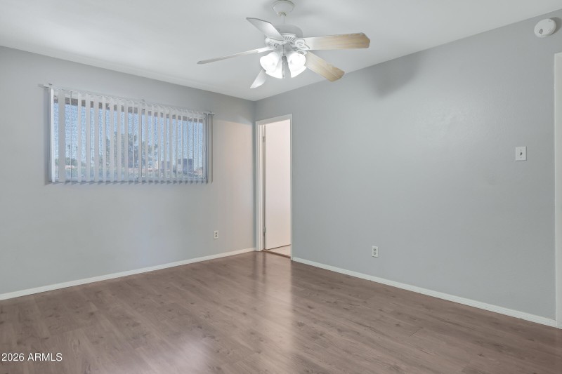 1627 E Fremont Dr-21