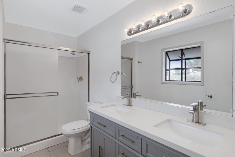 1627 E Fremont Dr-22