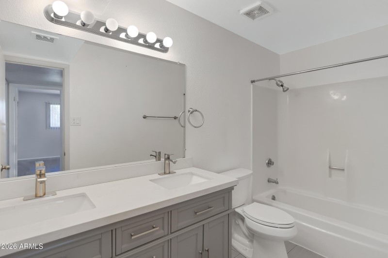 1627 E Fremont Dr-23