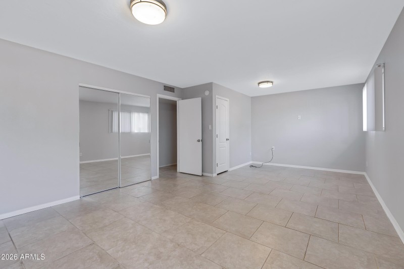 1627 E Fremont Dr-27