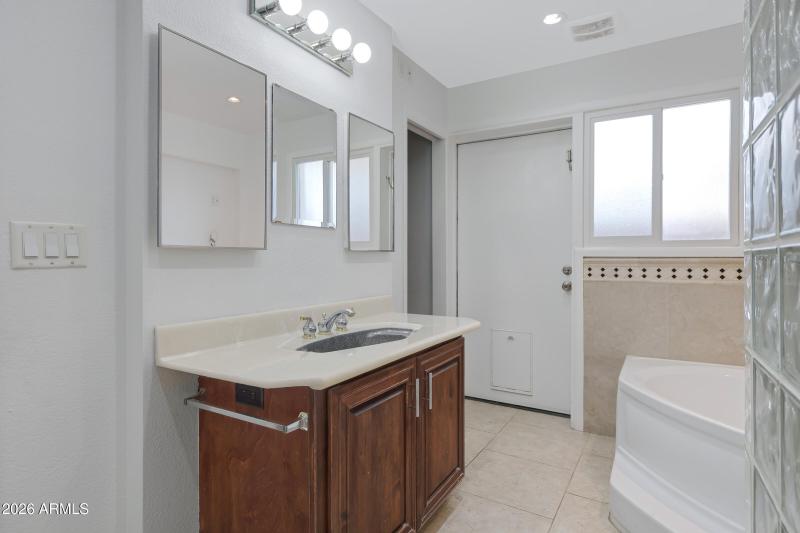 1627 E Fremont Dr-30