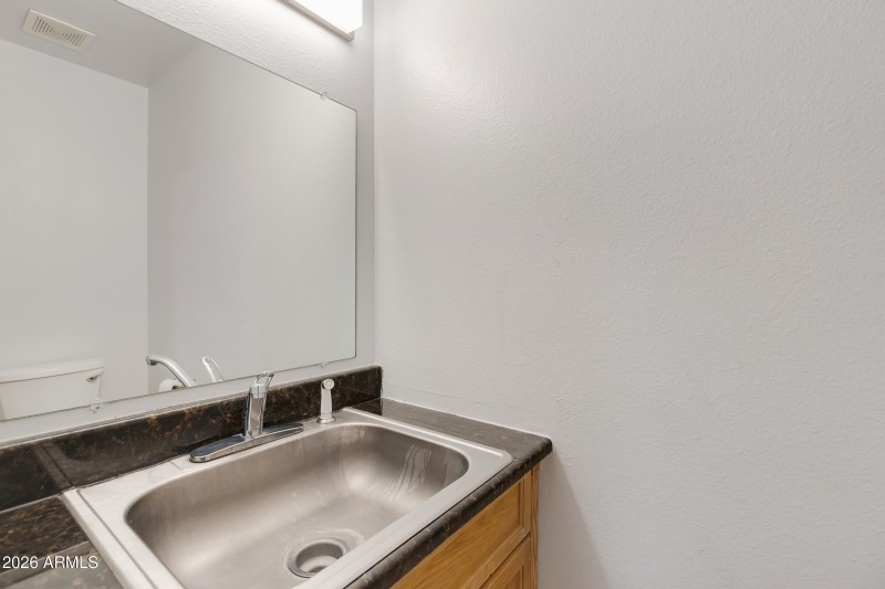 1627 E Fremont Dr-33