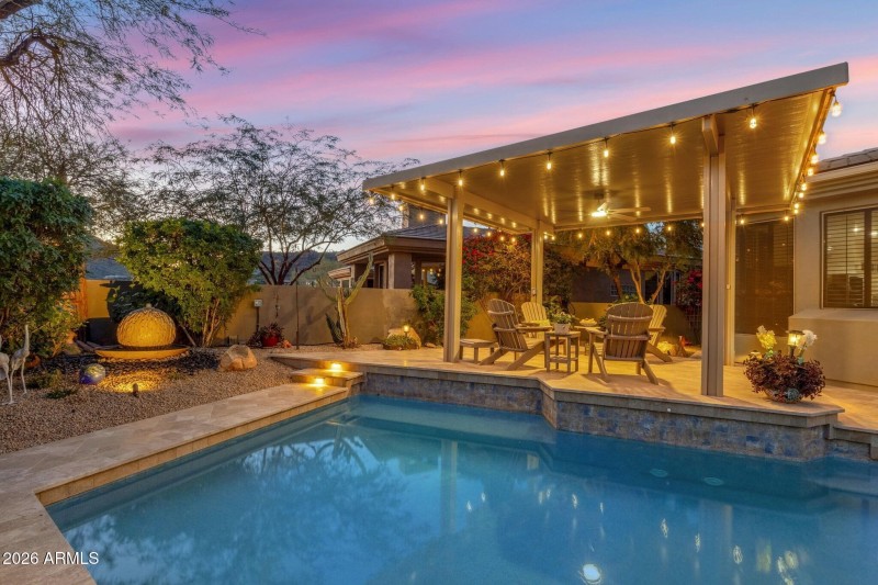 057_Poolside Elevated Patio Lights