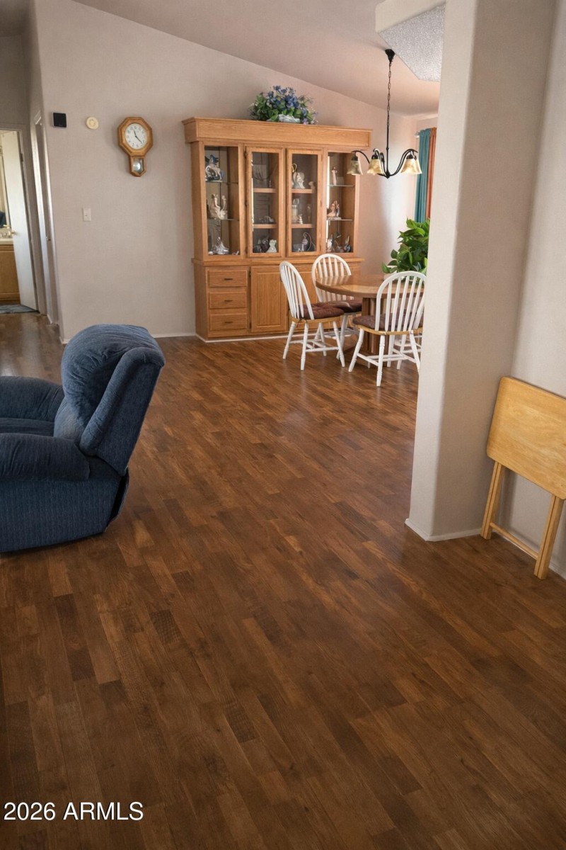 Living room / dining