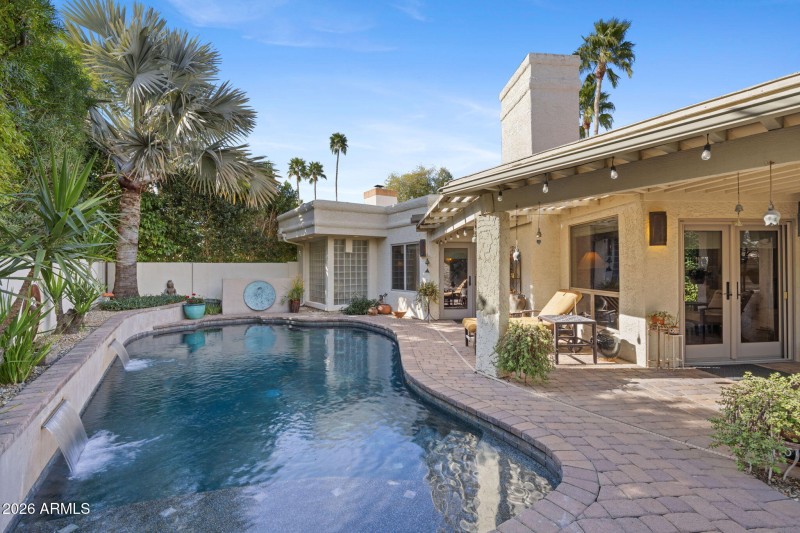 Covered patio and pavers