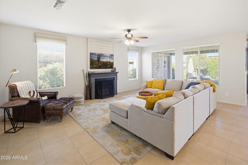 26864 W Piute Ave-32