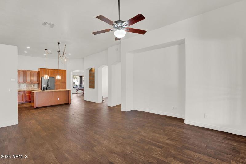 8-web-or-mls-7431 E Norwood St-7