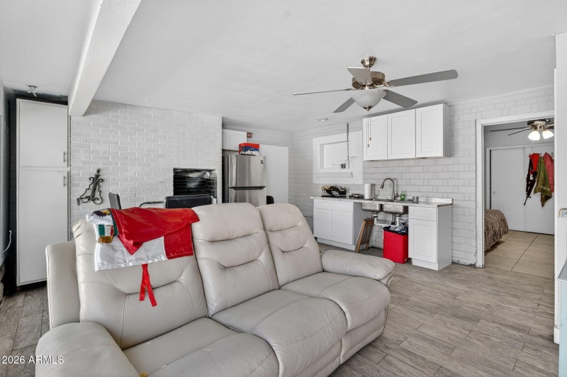 10-web-or-mls-33-W Flower St