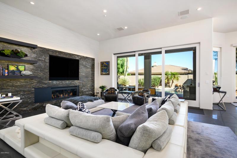 Fabulous spacious entertaining space