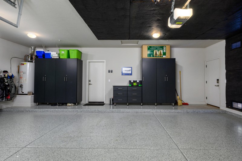 Oversized 3 car garage