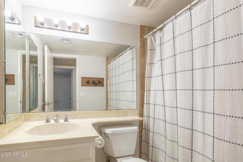 Glendale Home (26 of 29)