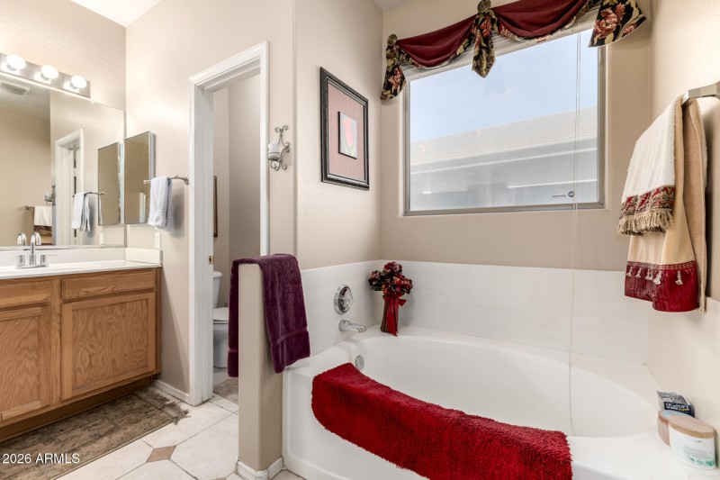 Primary - Soaking Tub