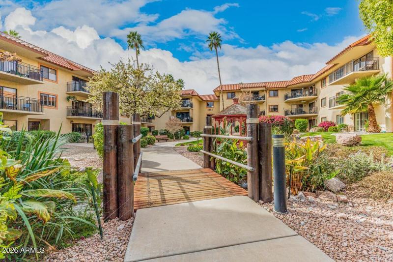 El_Dorado_Garden_Bridge_Walkway