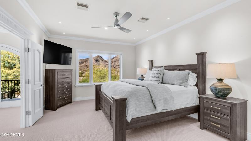 Stunning Guest Quarters Mountain Views