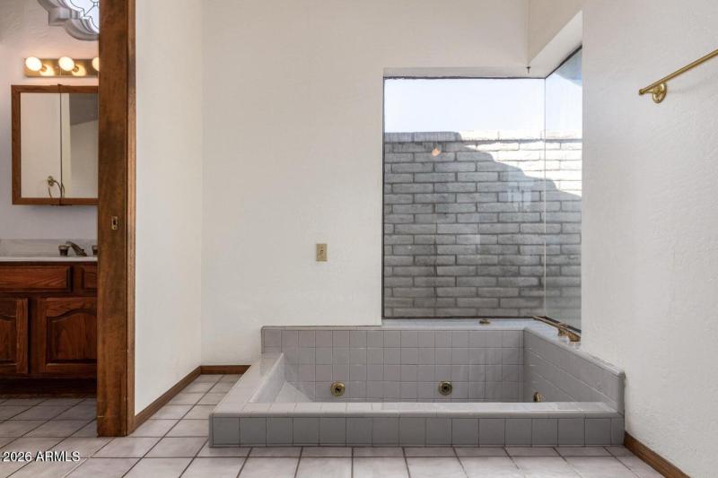 20250816100430645396000000-o