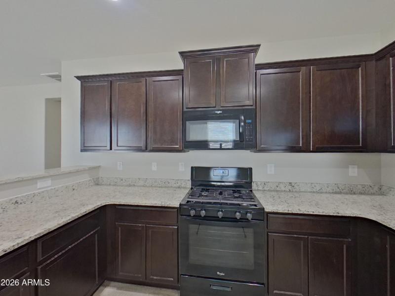 4_pc_VuonVsrqnN_KklgTeS71R_layout_1