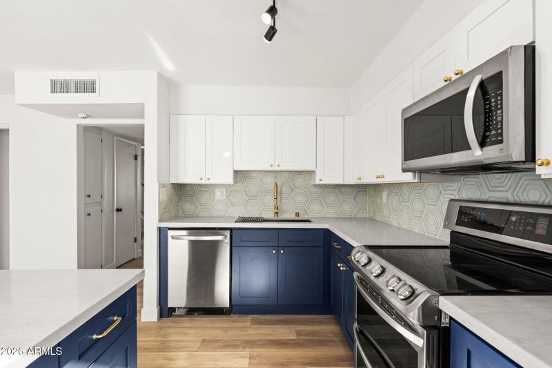 950 S Valencia Unit 14 - 11