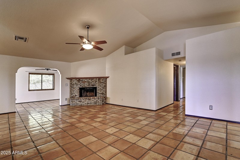 14004 N Sussex Pl (20)