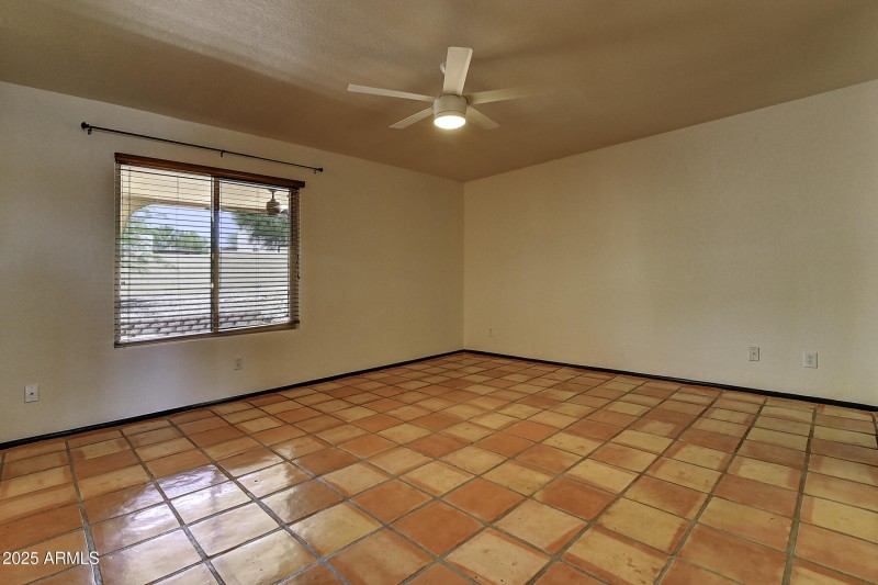 14004 N Sussex Pl (30)