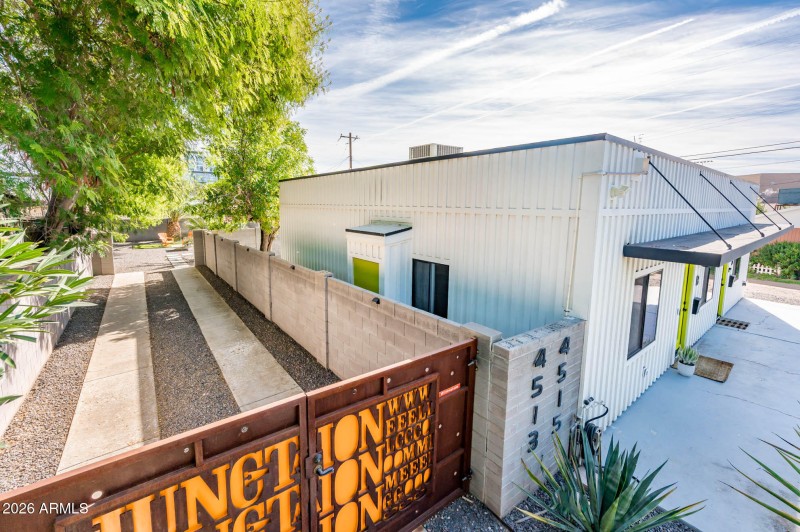 4513 C - Gated Driveway, 2 of 4 Spaces