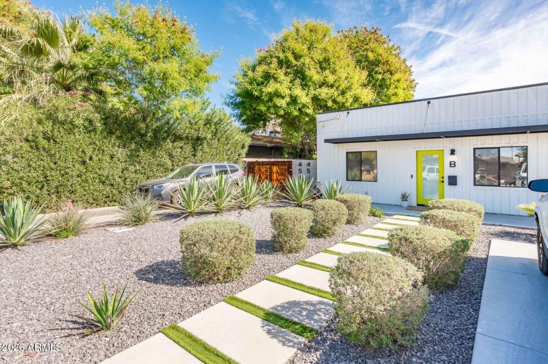 4513 Driveway - 2 of 4 Spaces