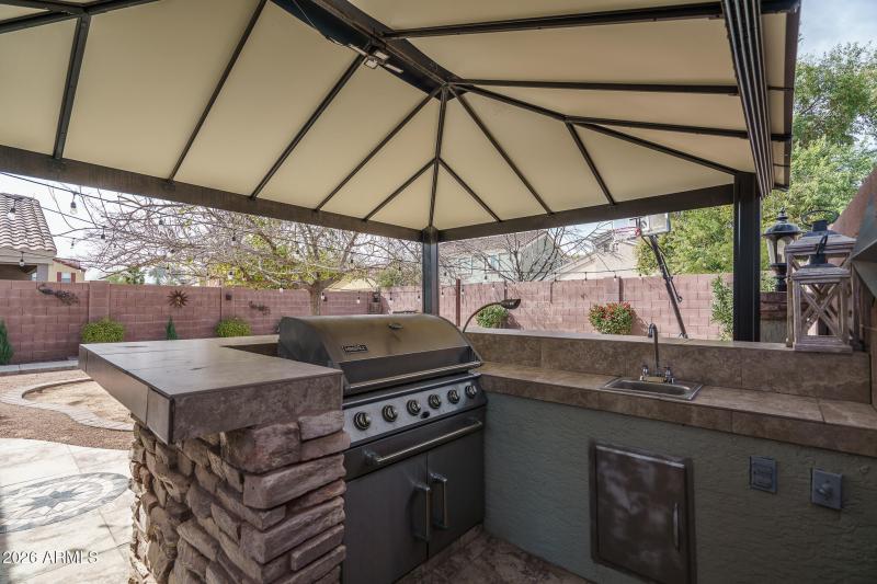 34) OUTDOOR KITCHEN
