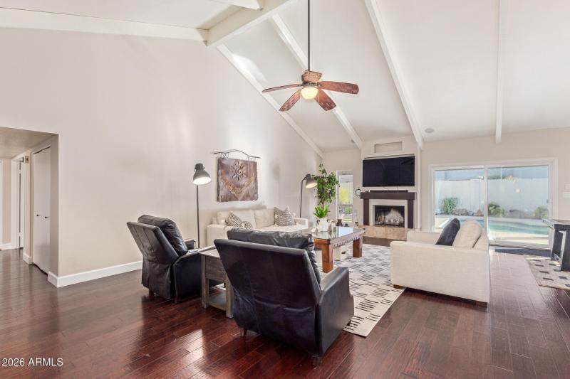 CITRUS LIVING ROOM 2